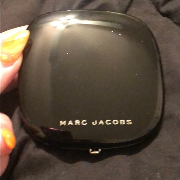 Marc Jacobs 300 Beige Perfection Powder - Picture 3 of 4